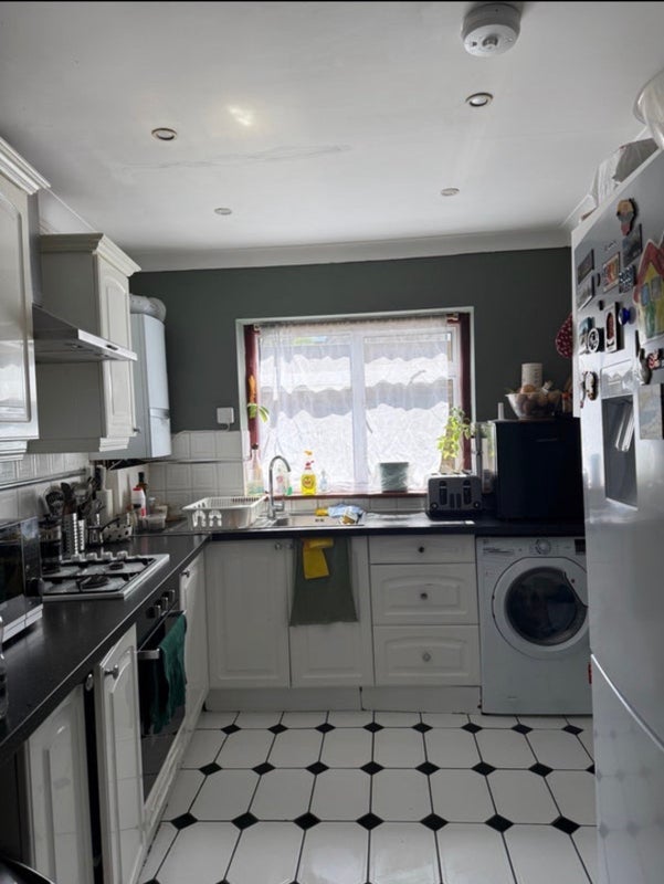 Room Ashmore Road in City of Westminster