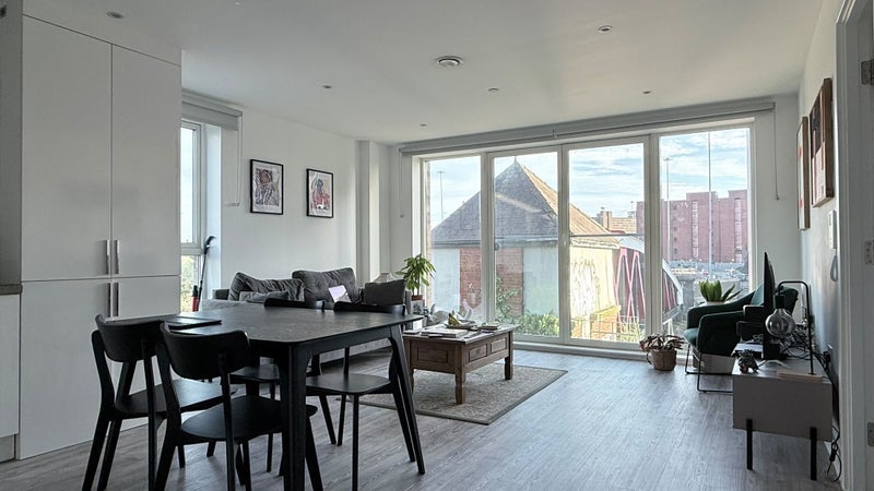 Room Trafford Road in Salford