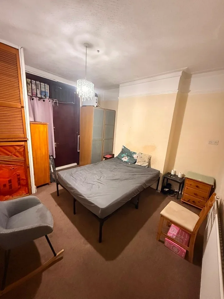 Room Lordship Lane in Greater London