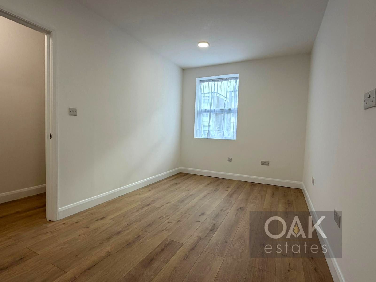 Flat Friends Avenue in Cheshunt