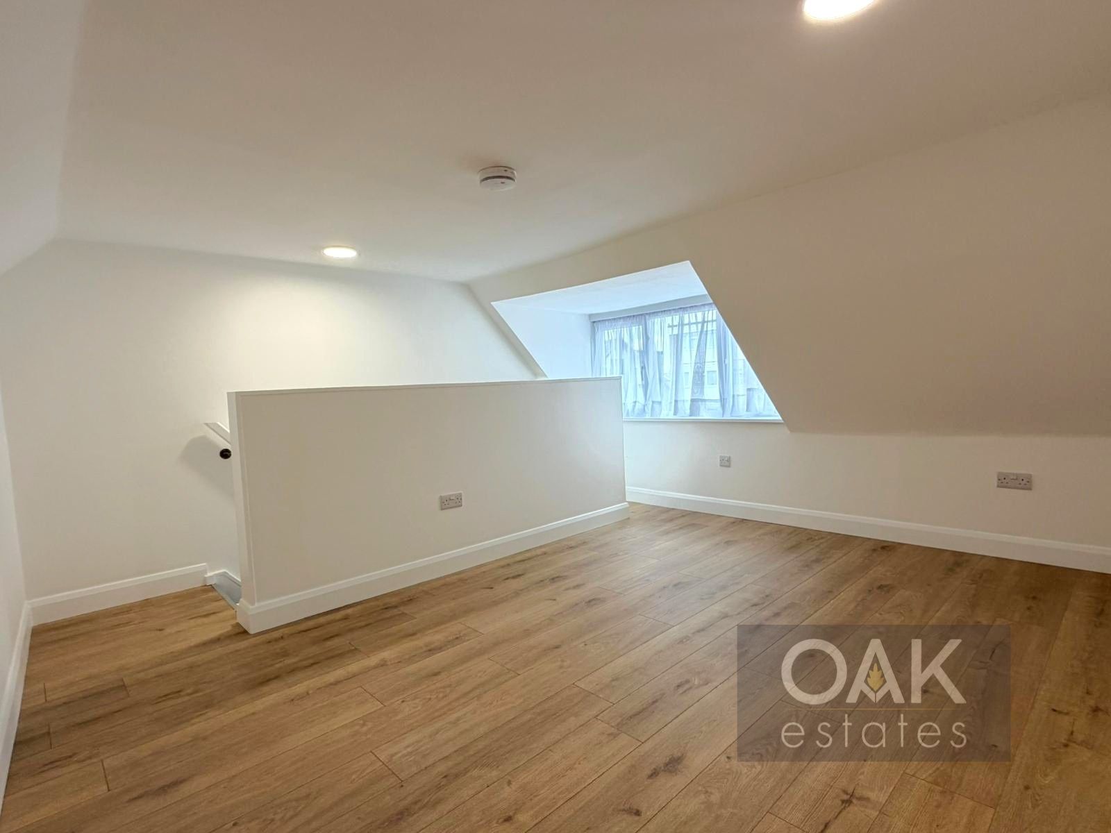 Flat Friends Avenue in Cheshunt