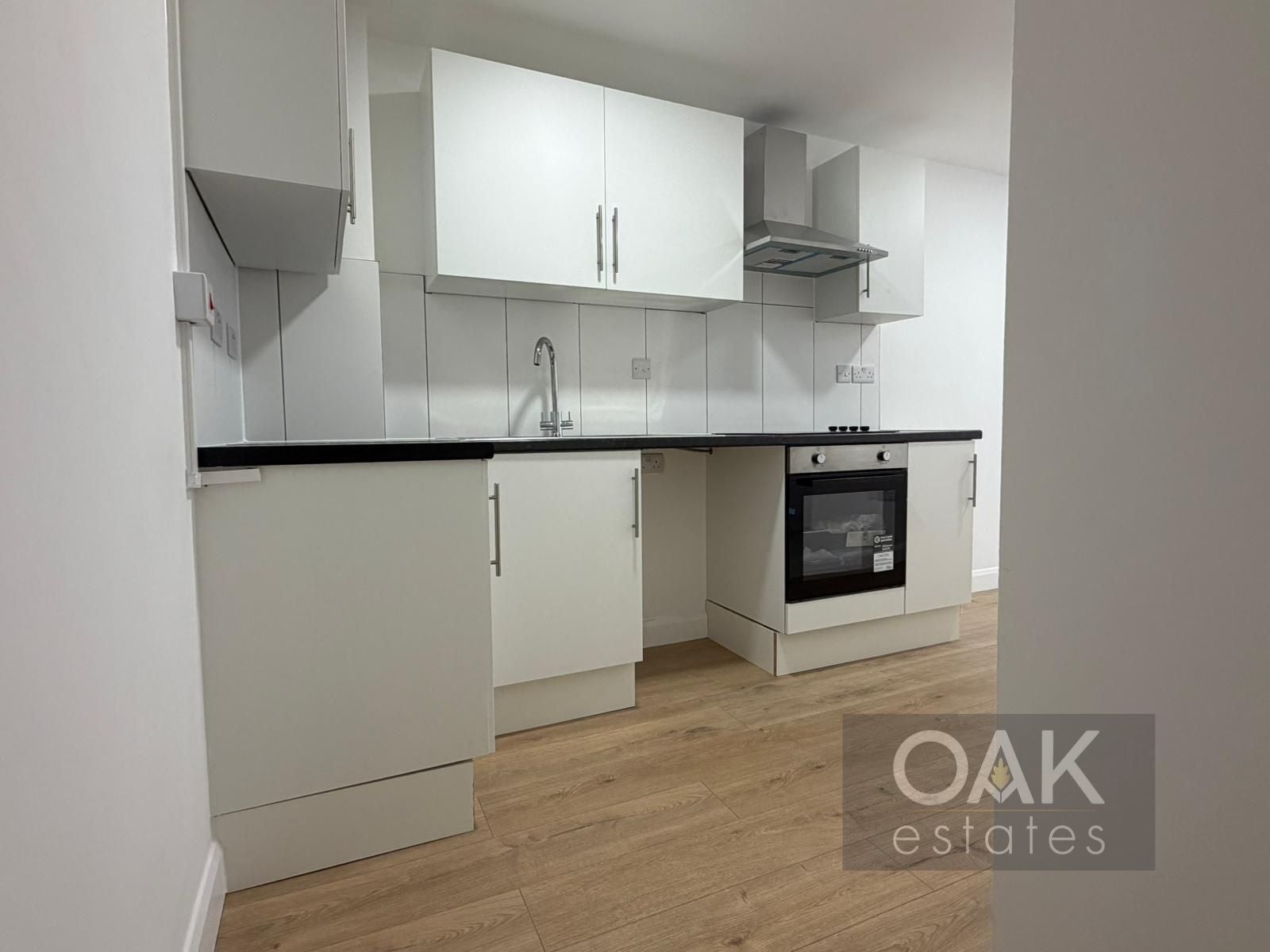 Flat Friends Avenue in Cheshunt