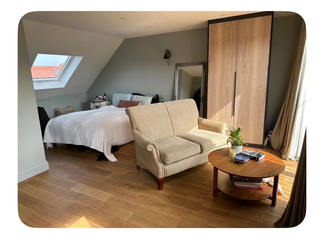 Flat Compton Road in Greater London