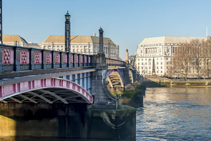 Flat Horseferry Road in City of Westminster