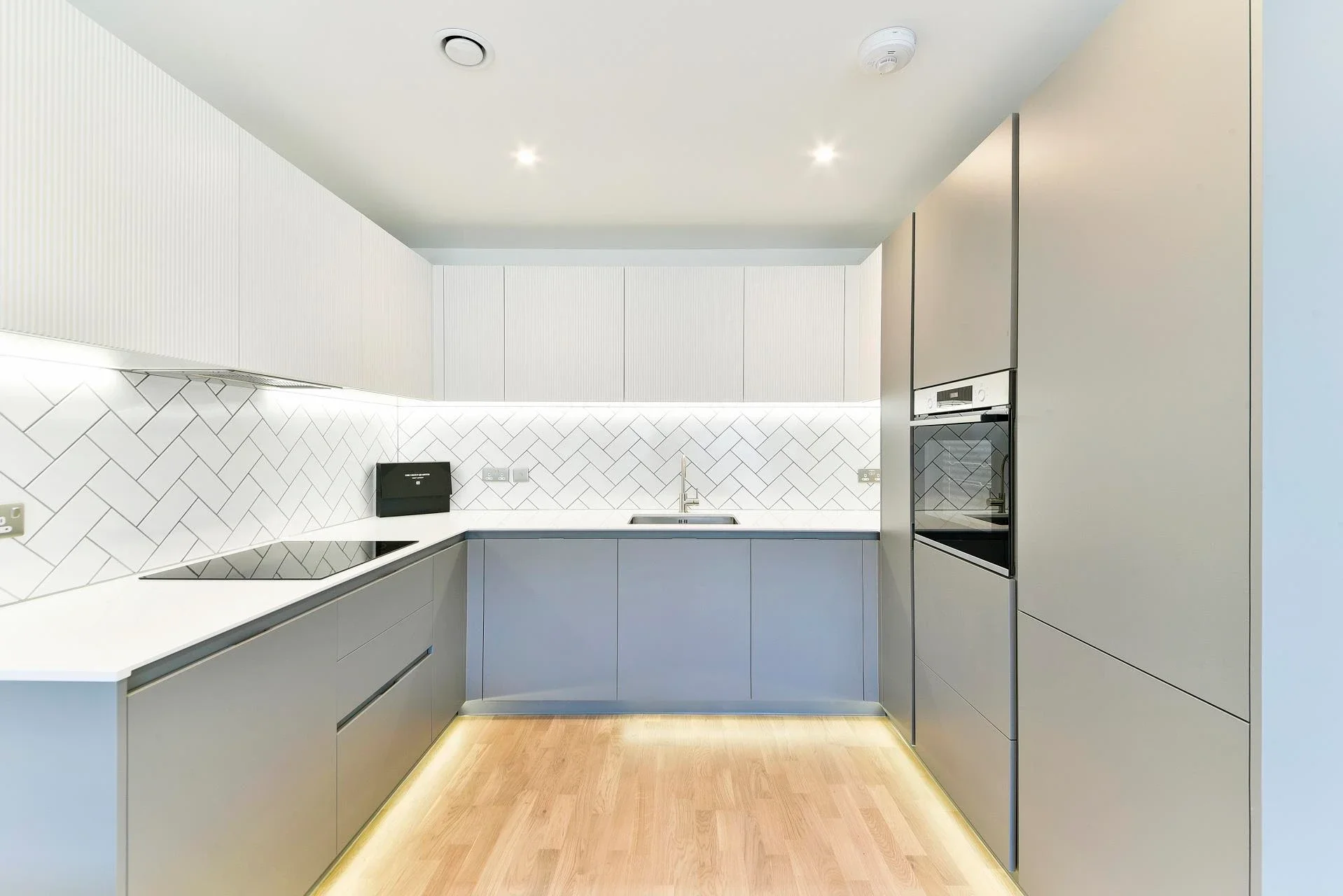 Flat Greenleaf Walk in Greater London