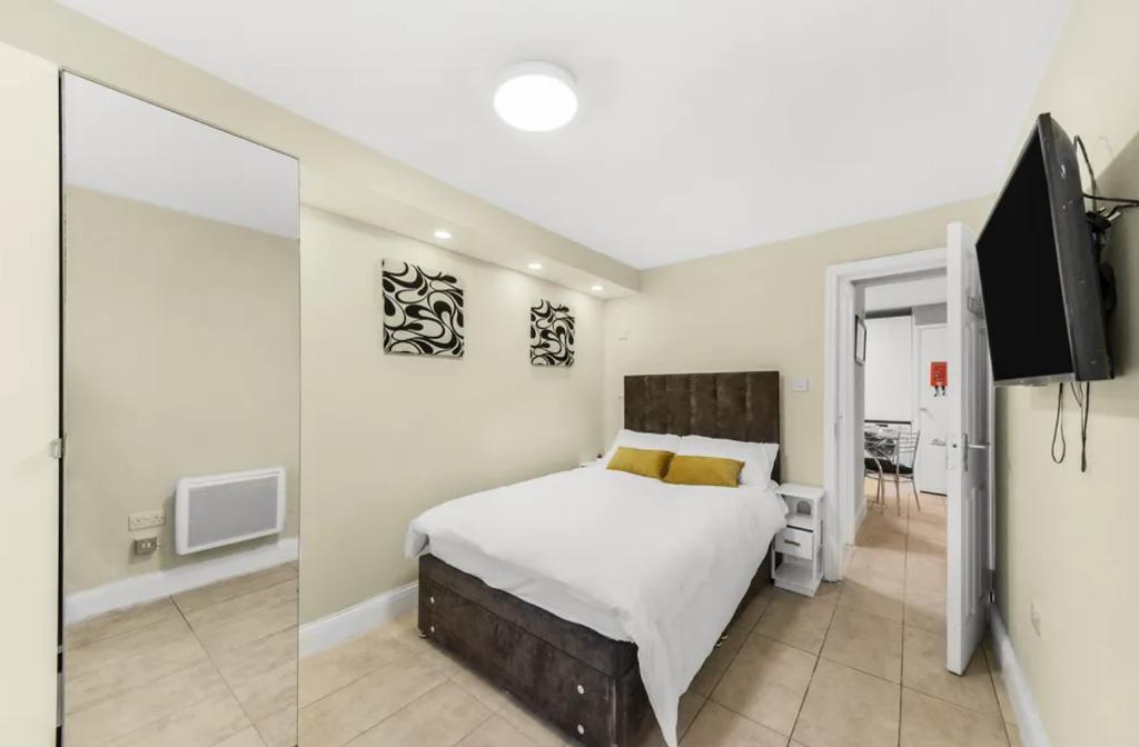 Flat Otter Close in Greater London