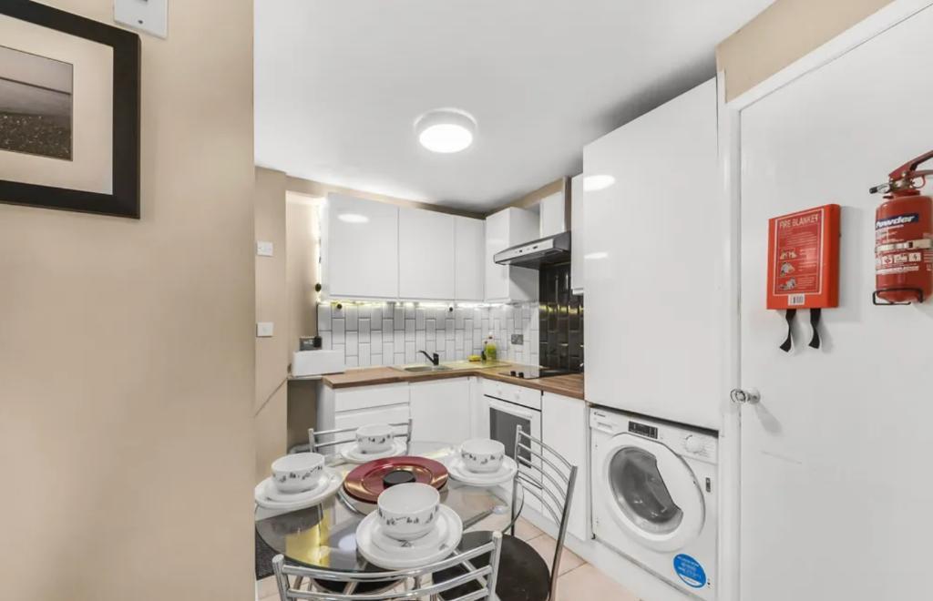 Flat Otter Close in Greater London