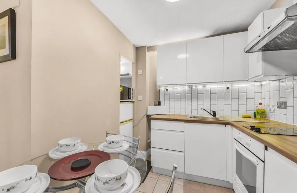 Flat Otter Close in Greater London