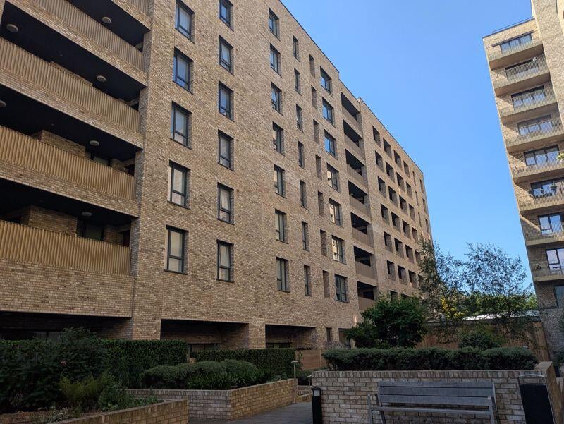 Flat Corbet Gardens in Greater London