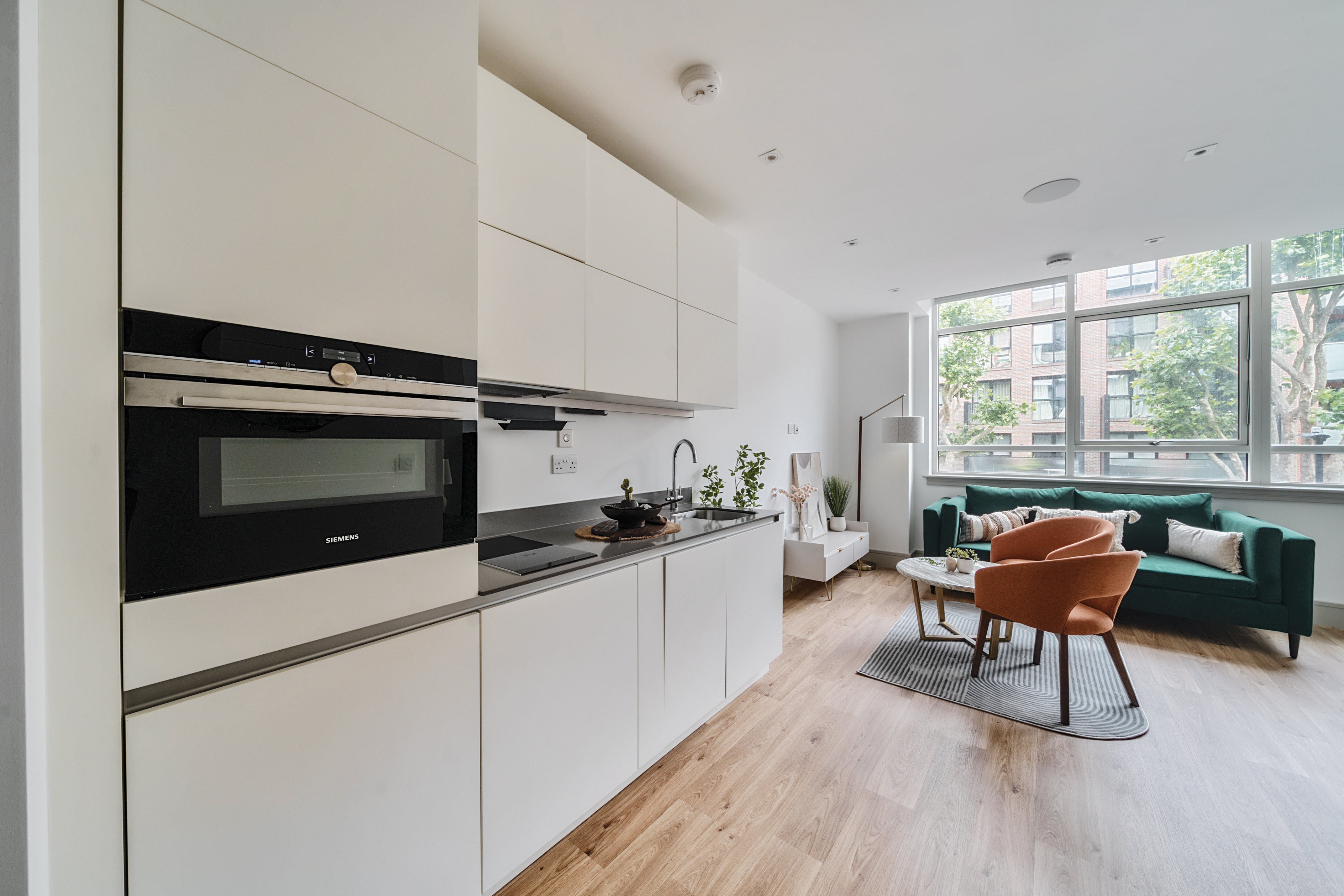 Flat Lawrence Road in Greater London