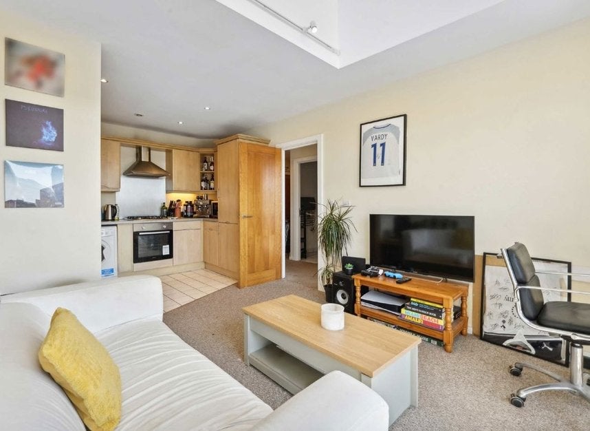 Flat Bedford Road in Greater London
