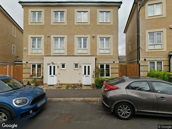 Room Jubilee River Way in Slough