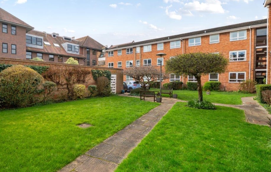 Flat Meadow Road in Henley on Thames