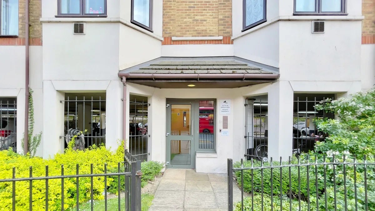 Flat Grove Road in Greater London