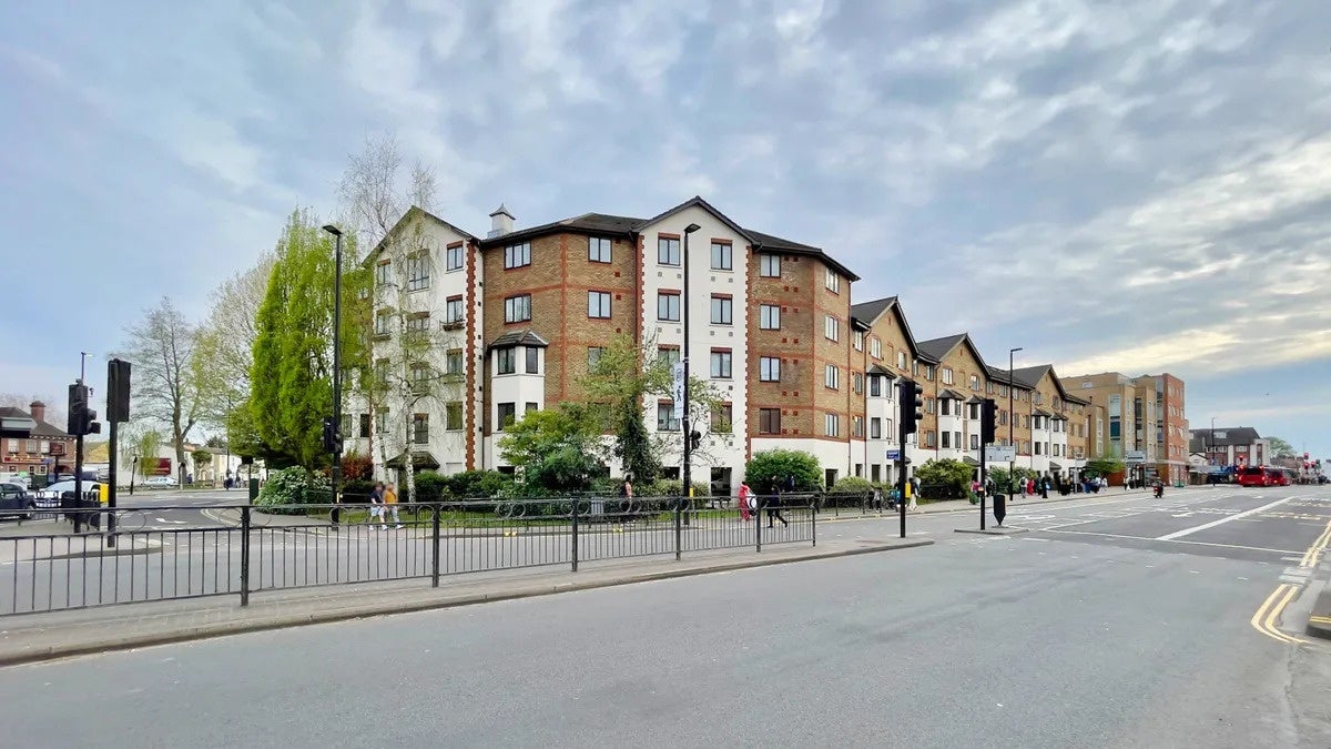 Flat Grove Road in Greater London