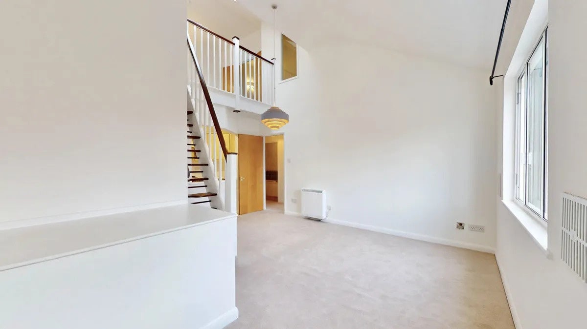 Flat Grove Road in Greater London