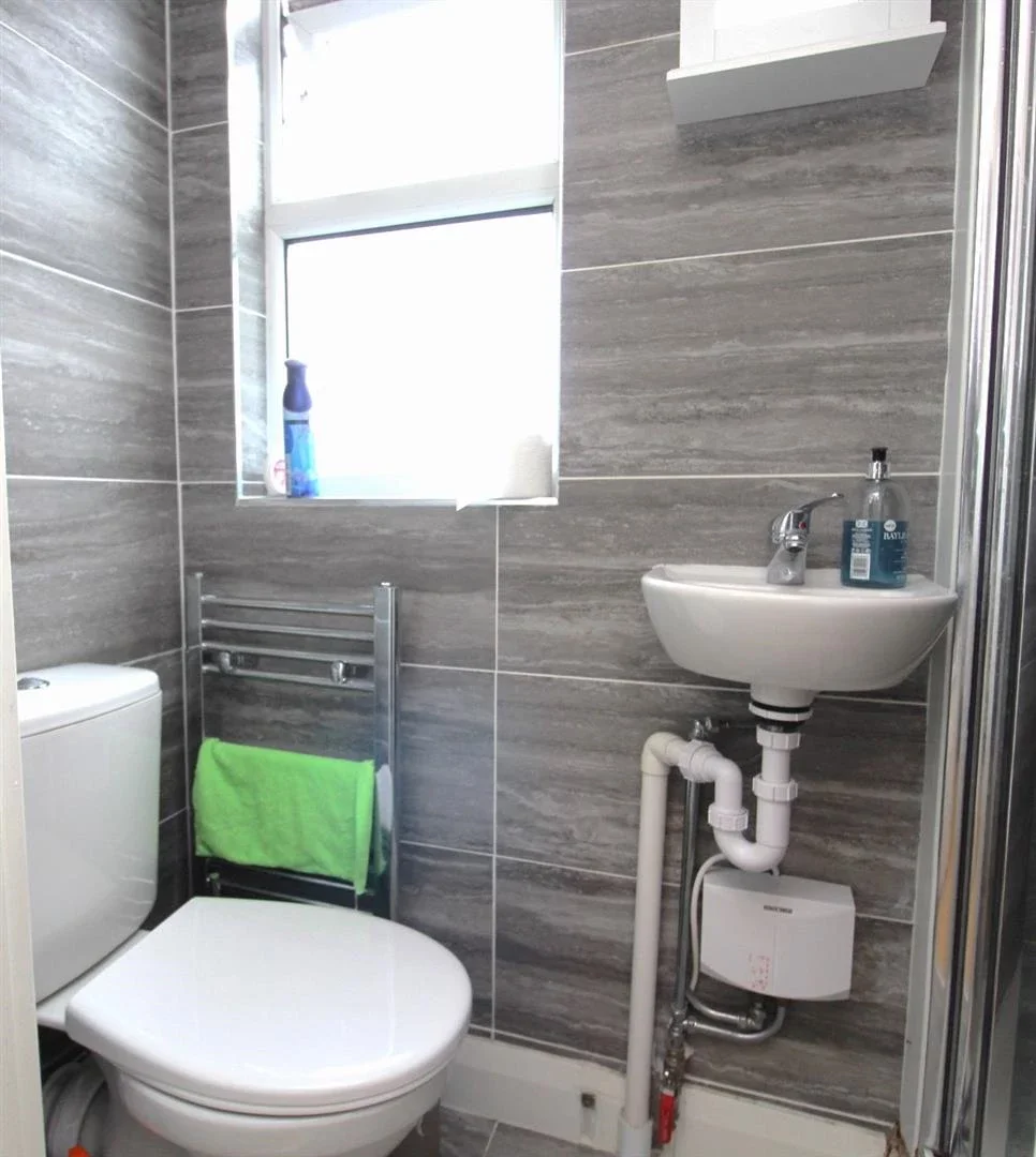 Flat Cranbrook Park in Greater London