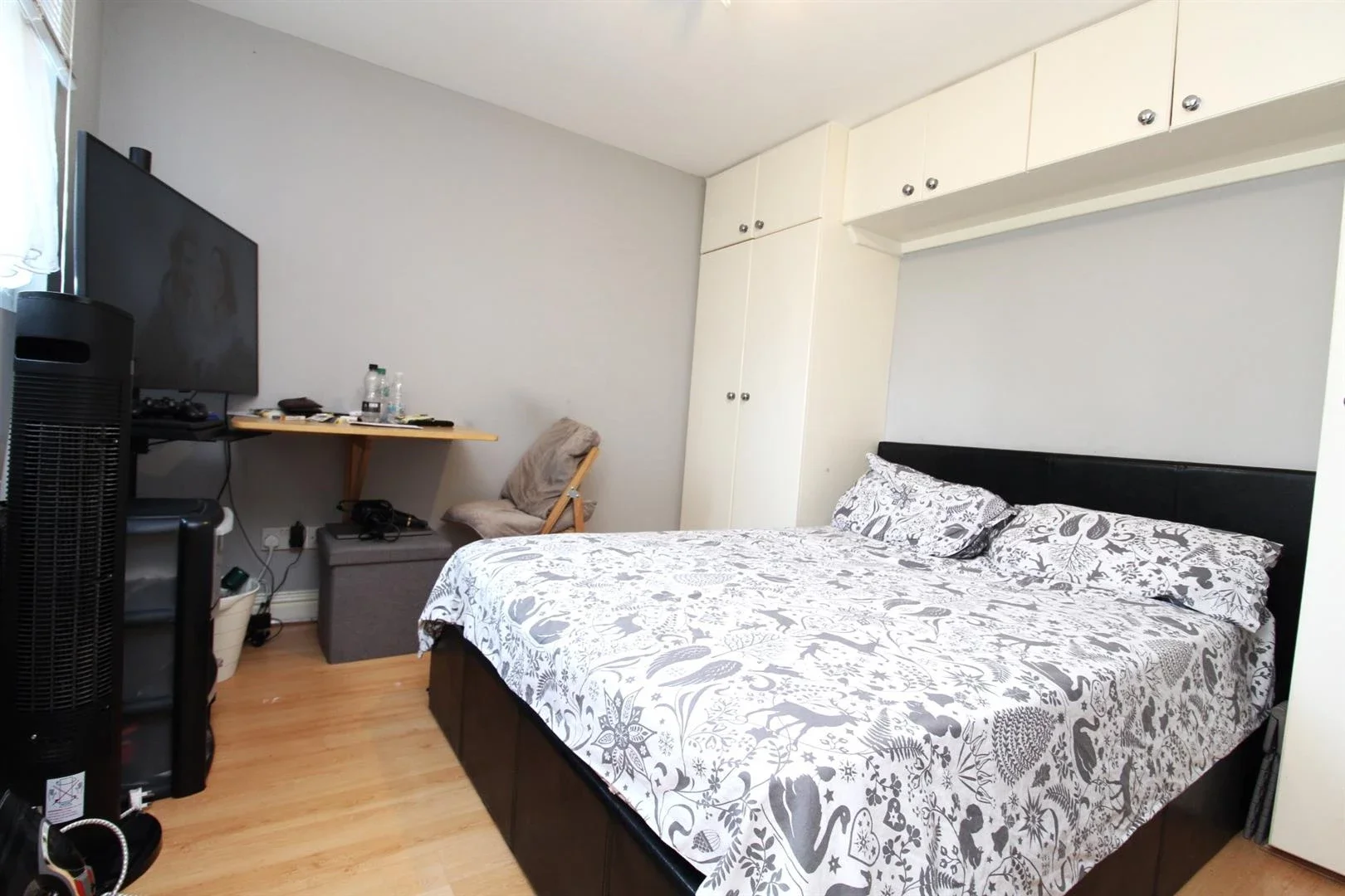 Flat Cranbrook Park in Greater London