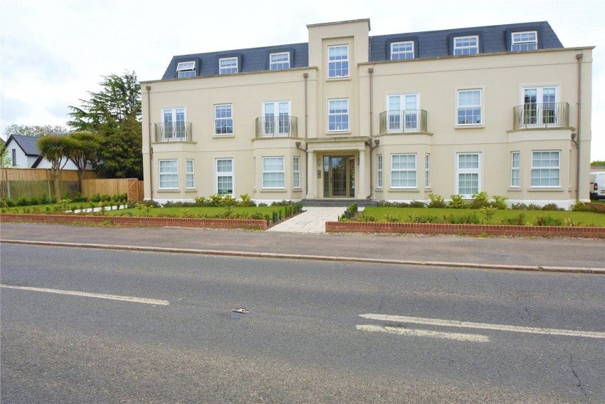 Flat Datchet Road in Datchet