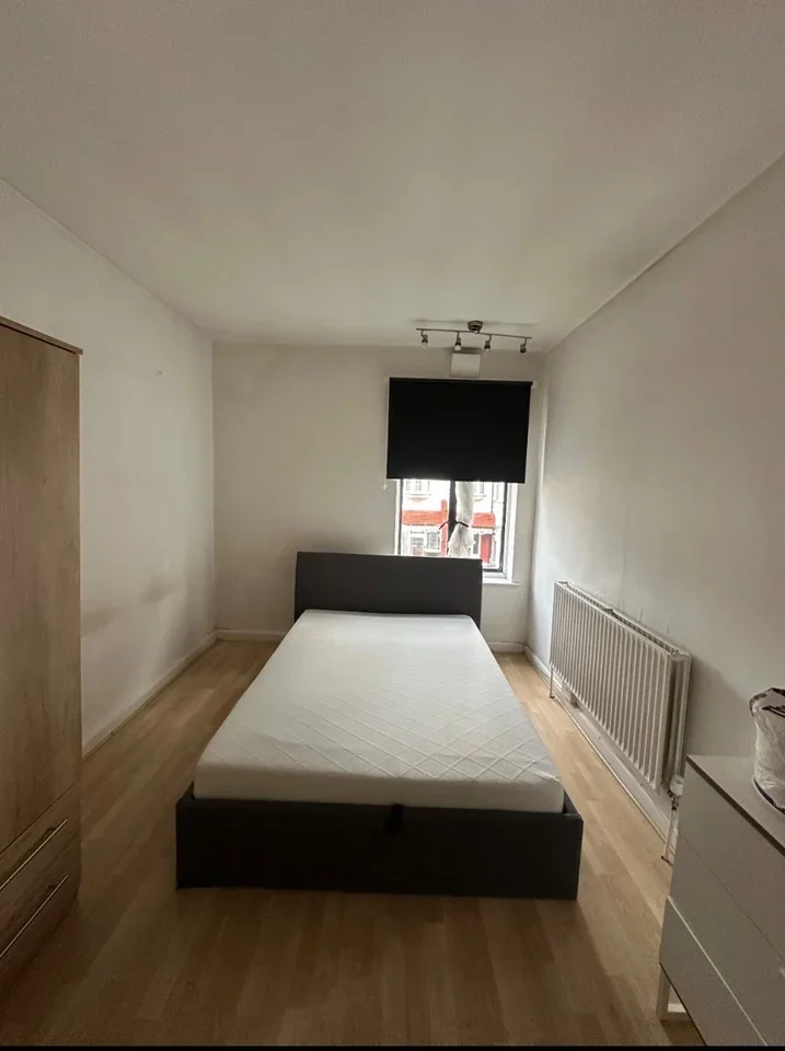 Flat Brixton Hill in Greater London