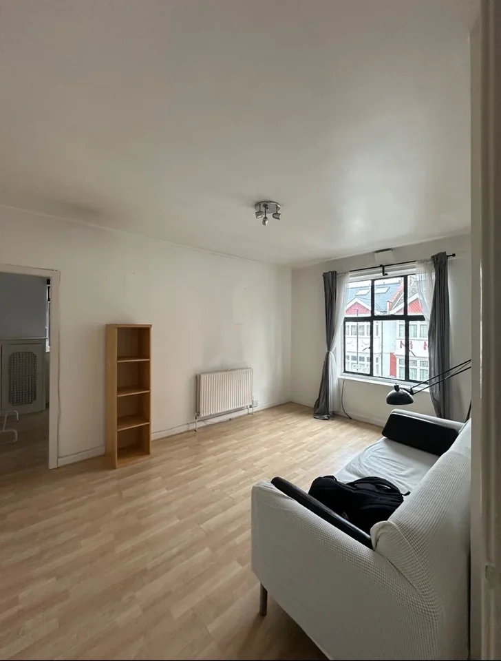Flat Brixton Hill in Greater London