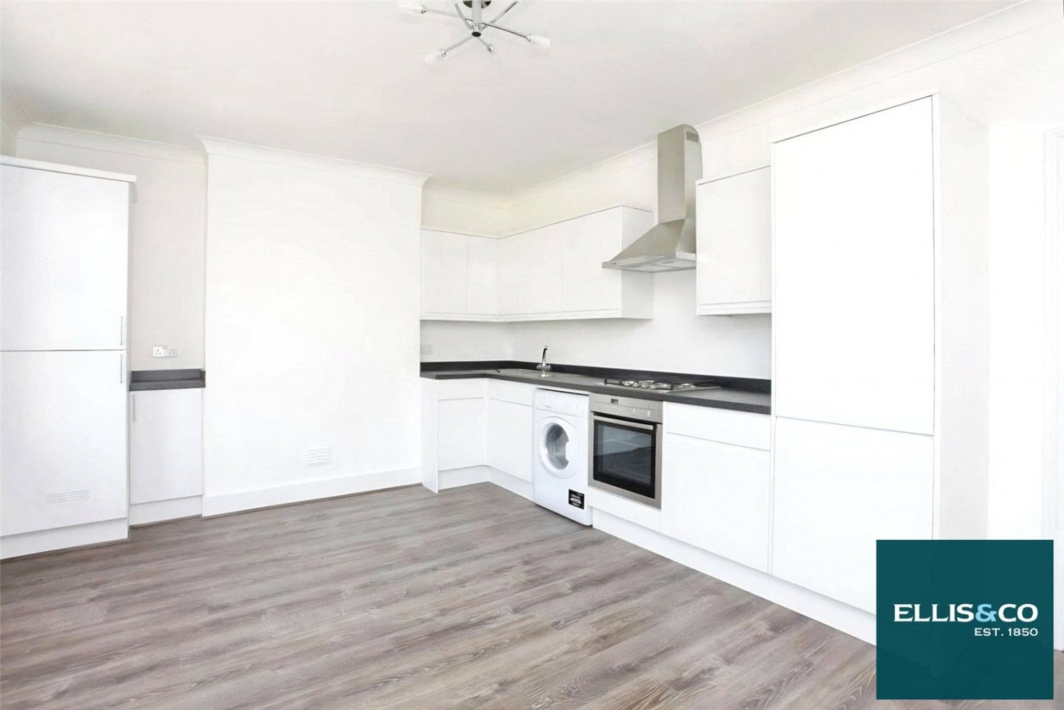 Flat West View in Greater London