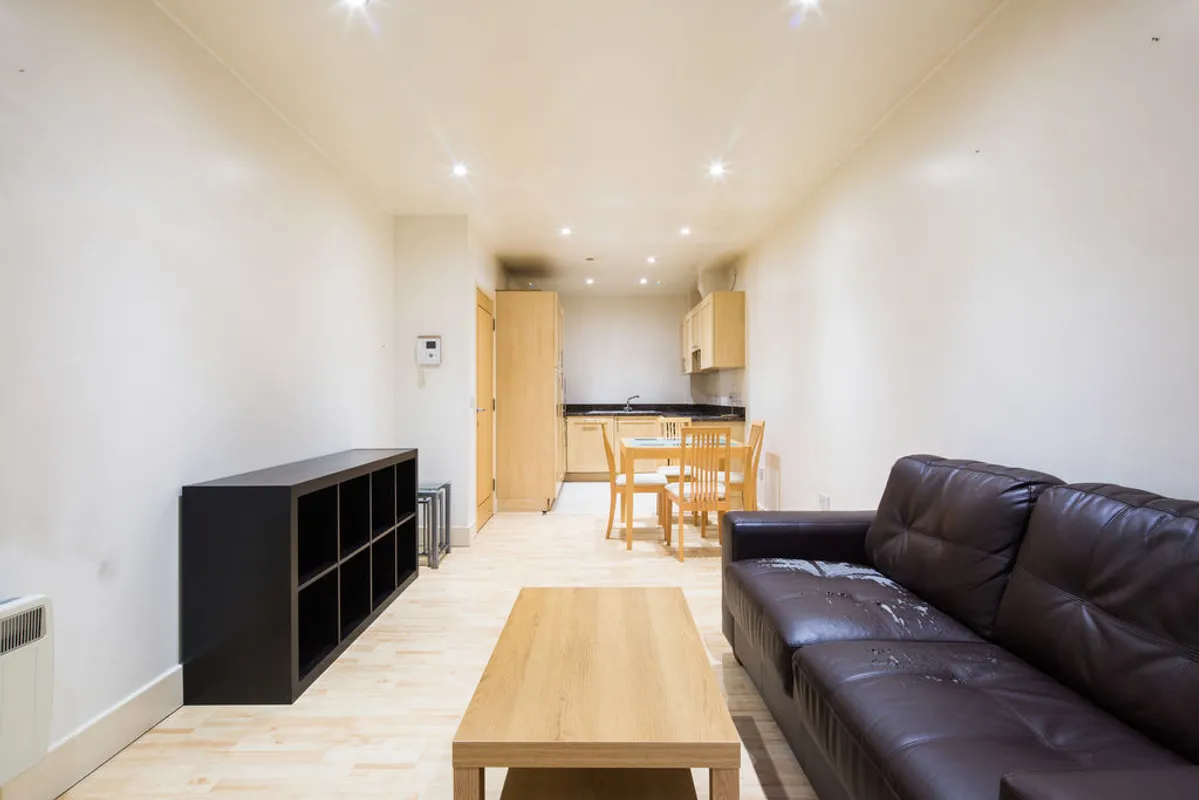 Flat Commercial Road in Greater London