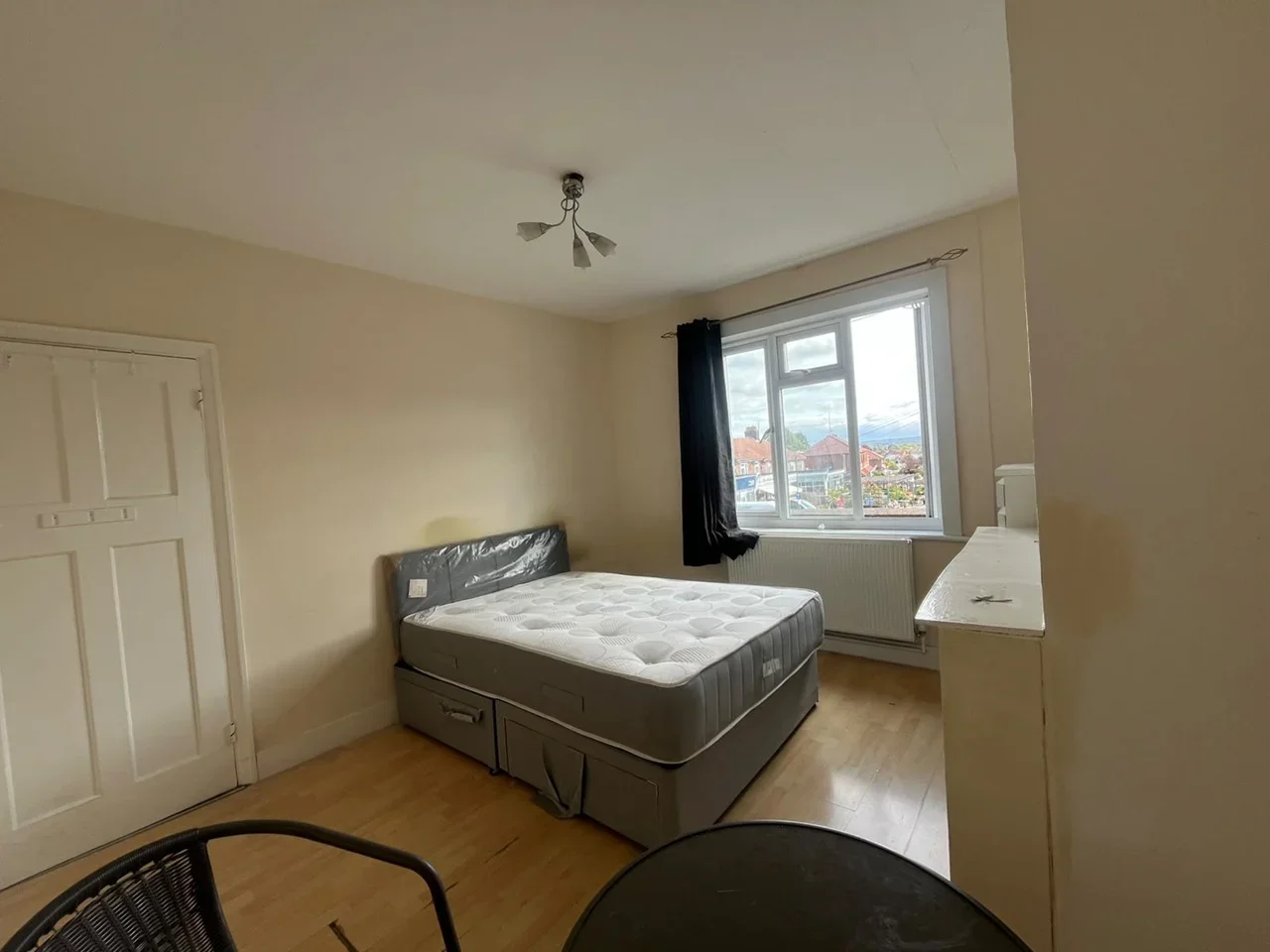 Room Midfield Parade in Greater London