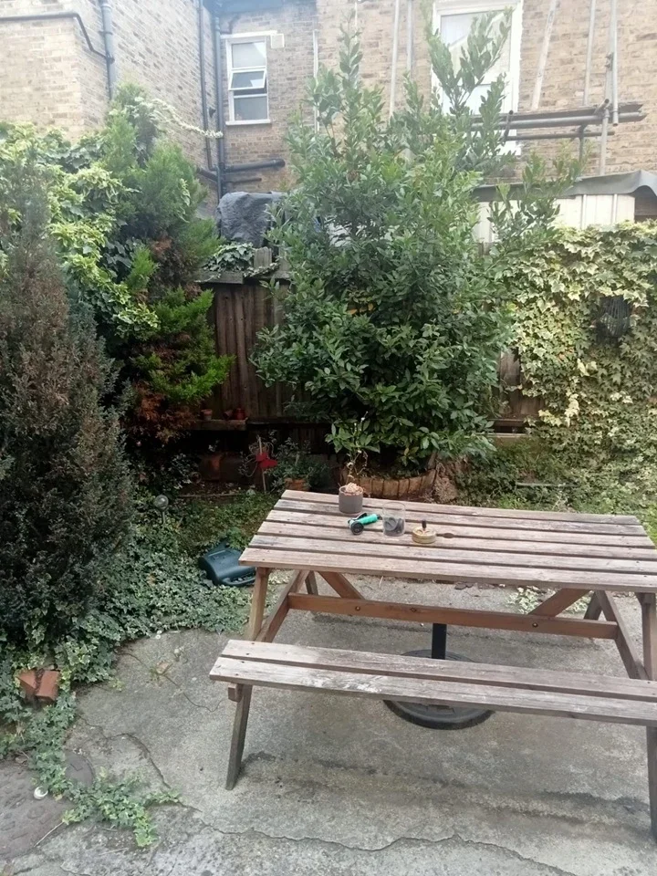 Flat Ballater Road in Greater London