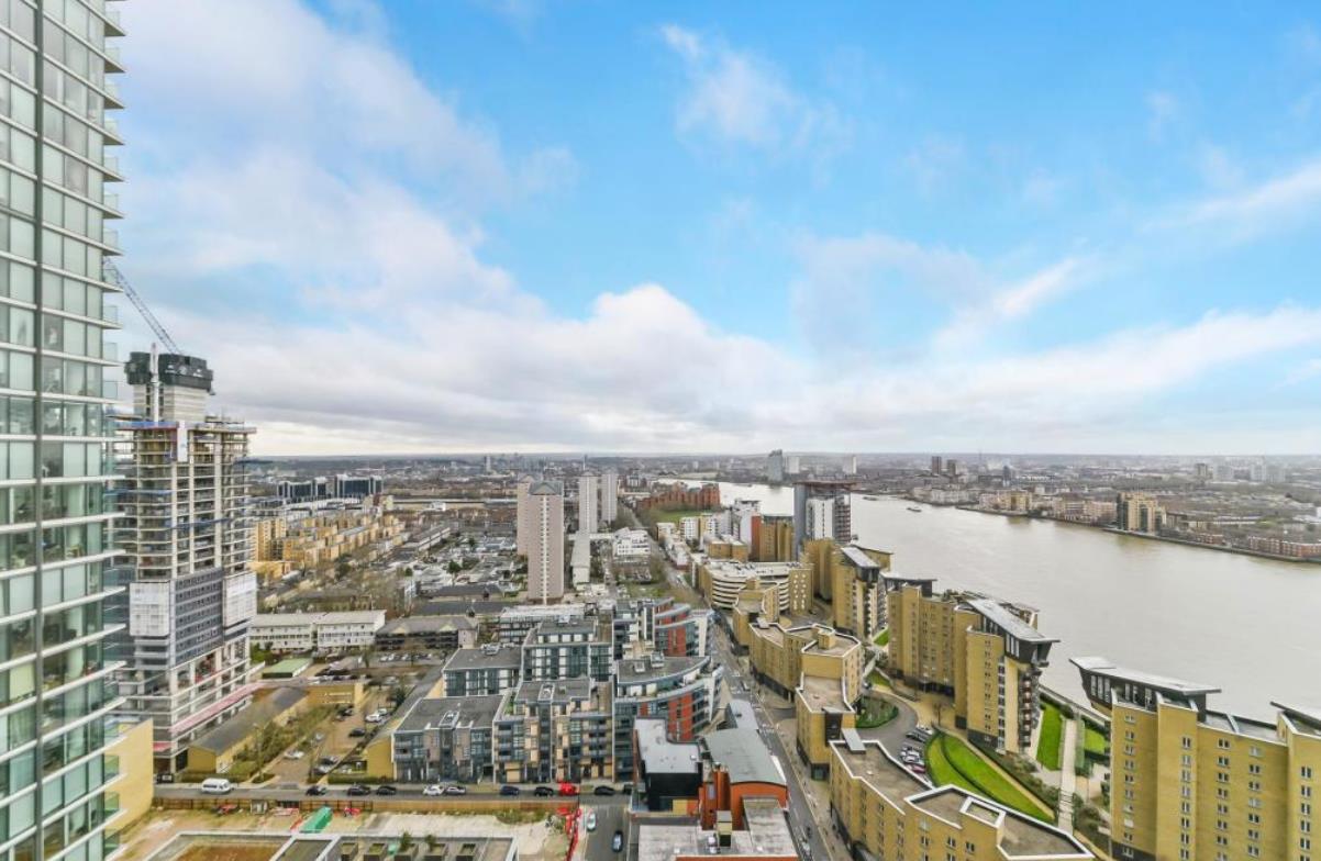 Flat Marsh Wall in Greater London
