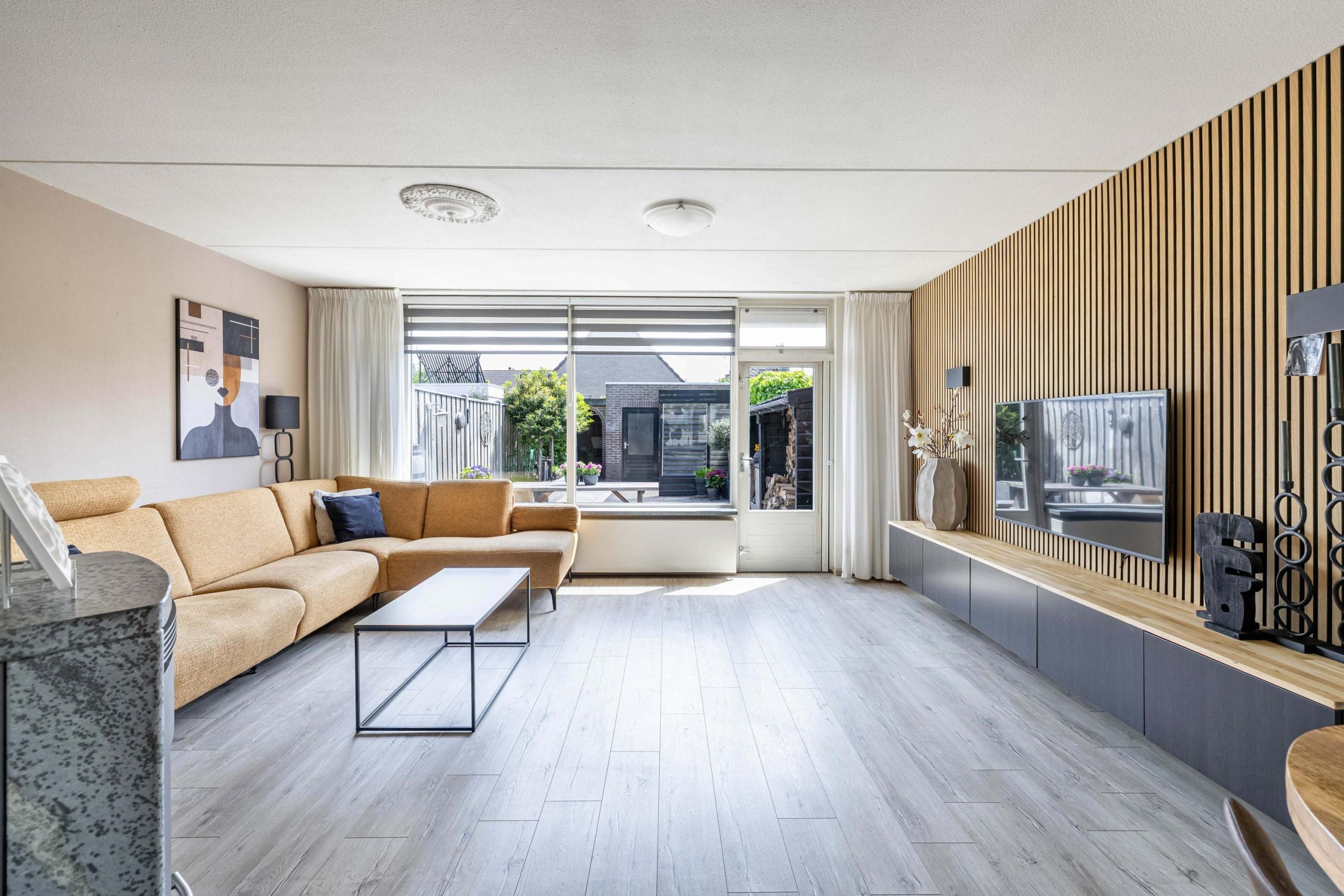 Tussenwoning te koop: Dr. W.M. Verhaarlaan 19, Emmeloord