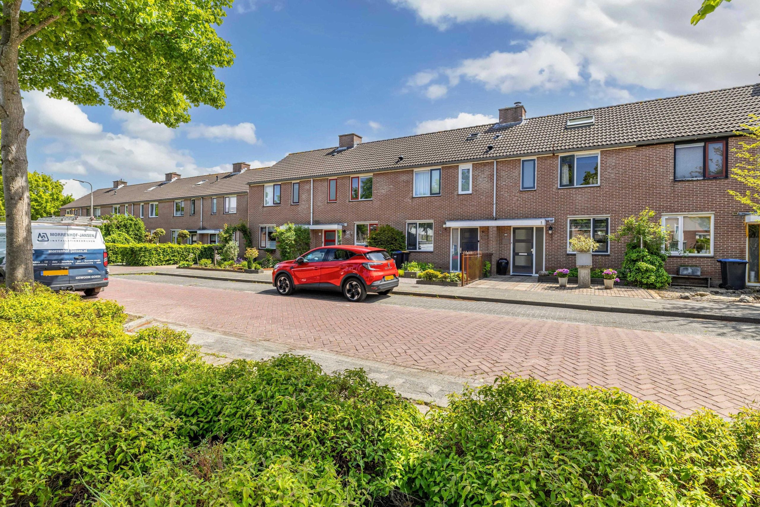 Tussenwoning te koop: Dr. W.M. Verhaarlaan 19, Emmeloord