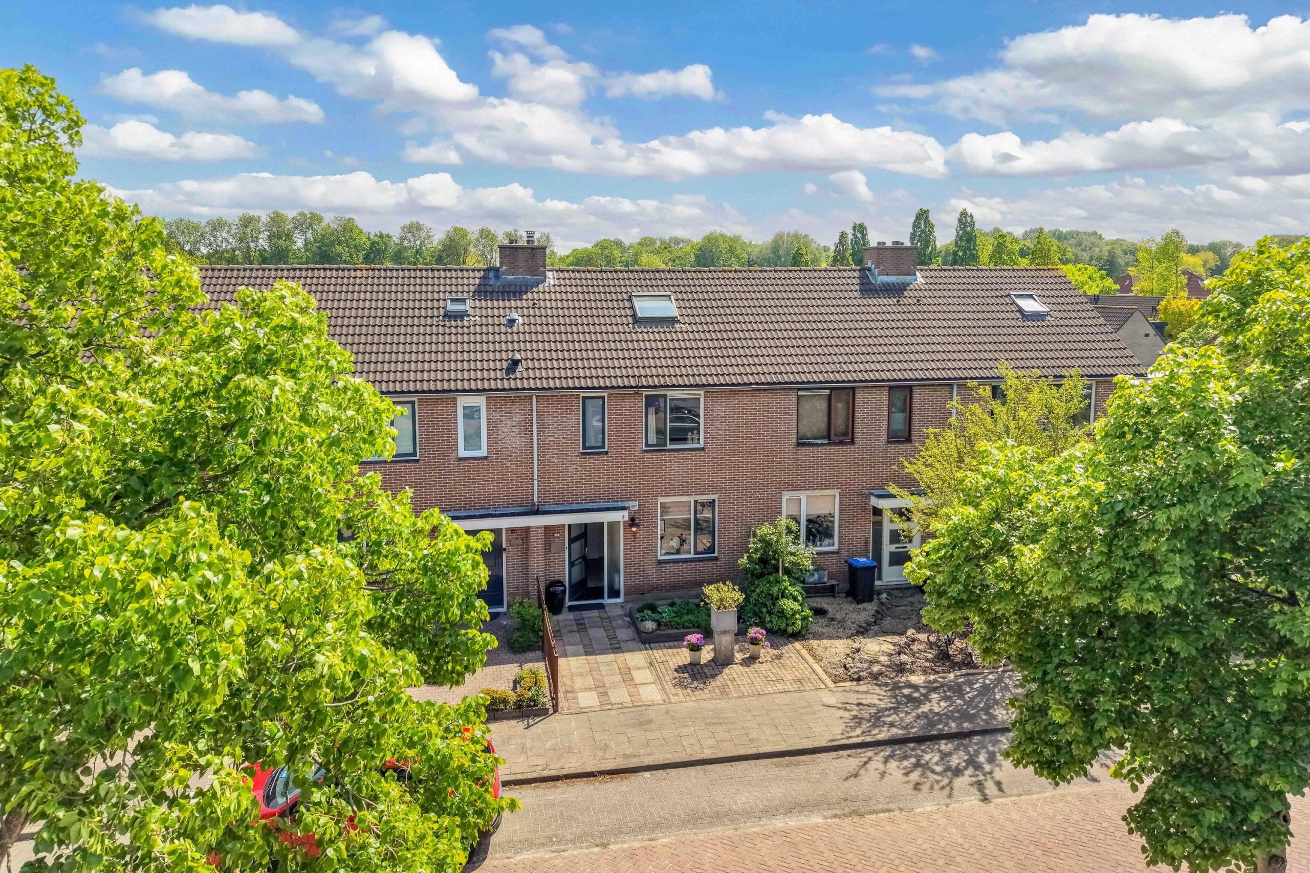 Tussenwoning te koop: Dr. W.M. Verhaarlaan 19, Emmeloord