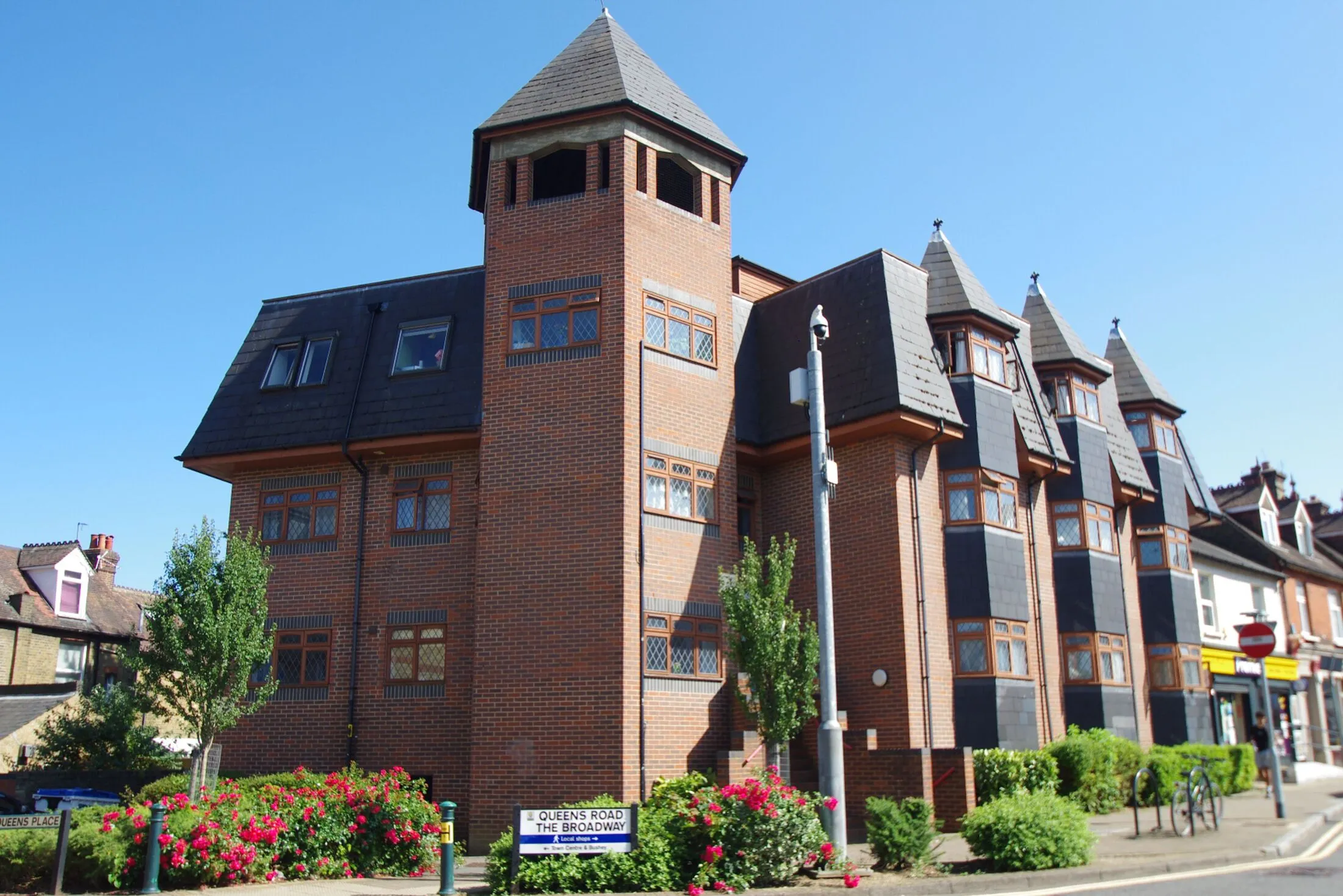 Flat Queen's Place in Watford