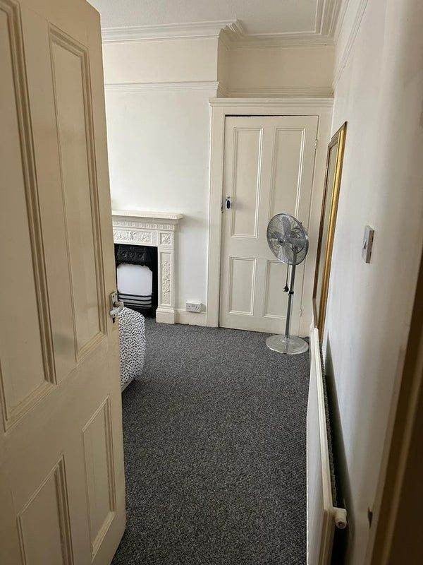 Room Shrubland Road in Greater London