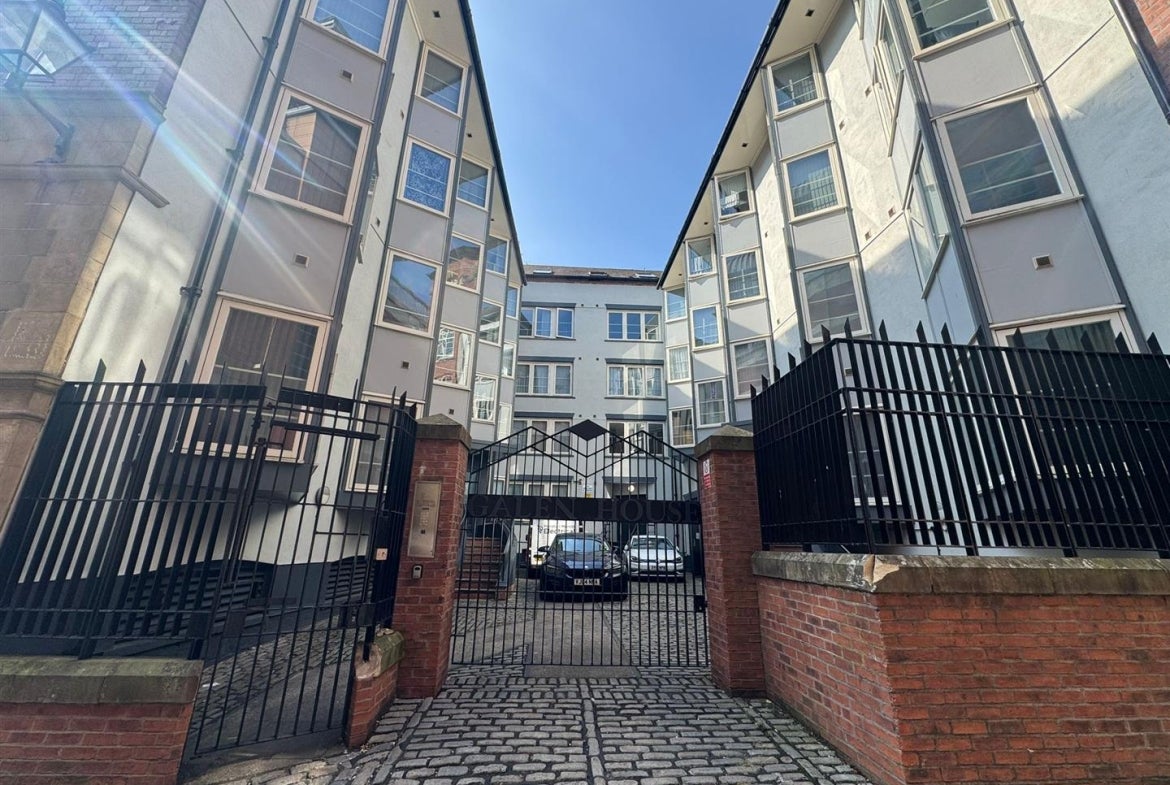 Flat Low Friar Street in Newcastle upon Tyne