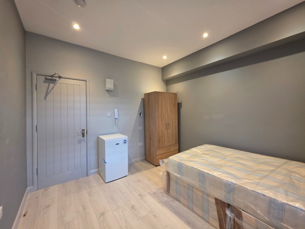 Room Brightwell Avenue in Southend-on-Sea