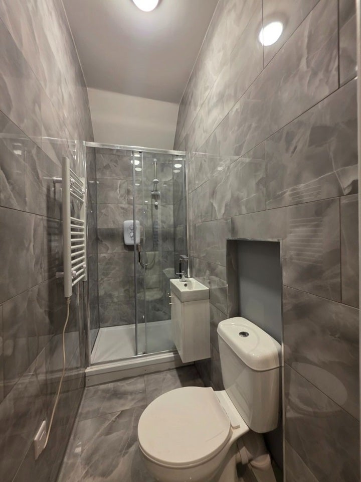 Room Brightwell Avenue in Southend-on-Sea