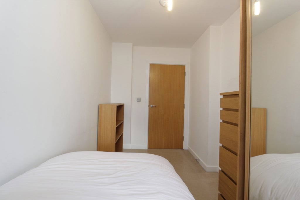 Room Globe Road in Greater London