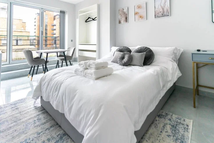 Room St. Davids Square in Greater London