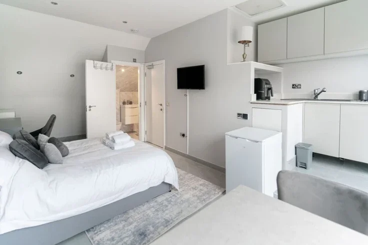 Room St. Davids Square in Greater London