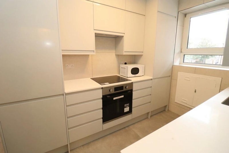Room Fairclough Street in Greater London