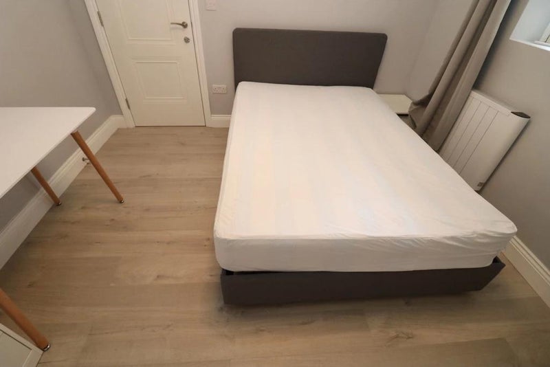 Room Fairclough Street in Greater London