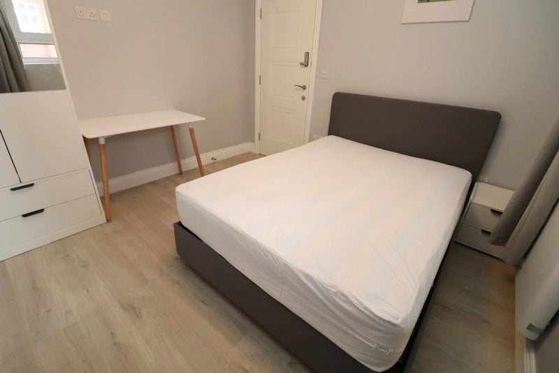 Room Fairclough Street in Greater London