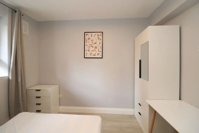 Room Fairclough Street in Greater London