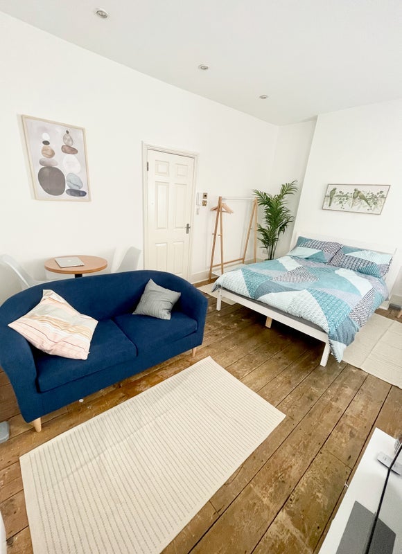 Flat Green's Court in City of Westminster