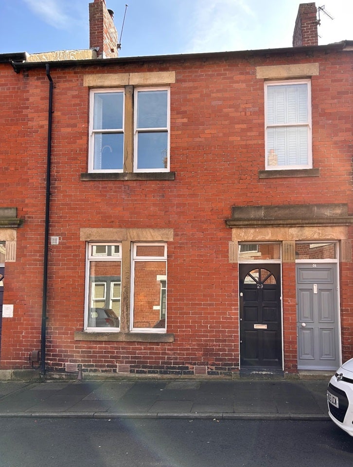 Flat Ashfield Road in Newcastle upon Tyne