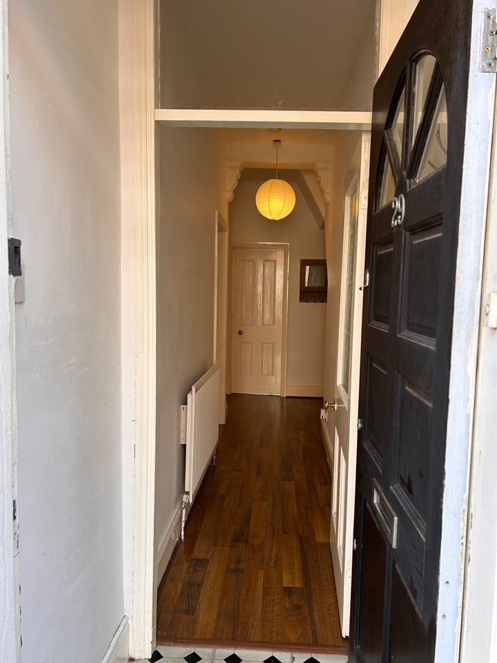 Flat Ashfield Road in Newcastle upon Tyne