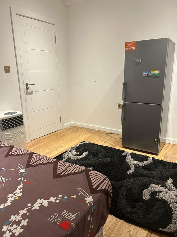 Room Selby Road in Greater London