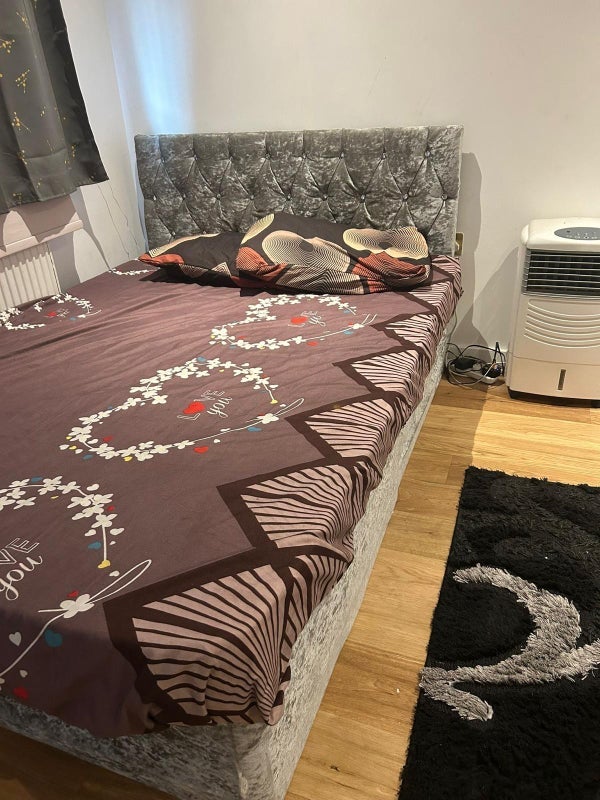 Room Selby Road in Greater London